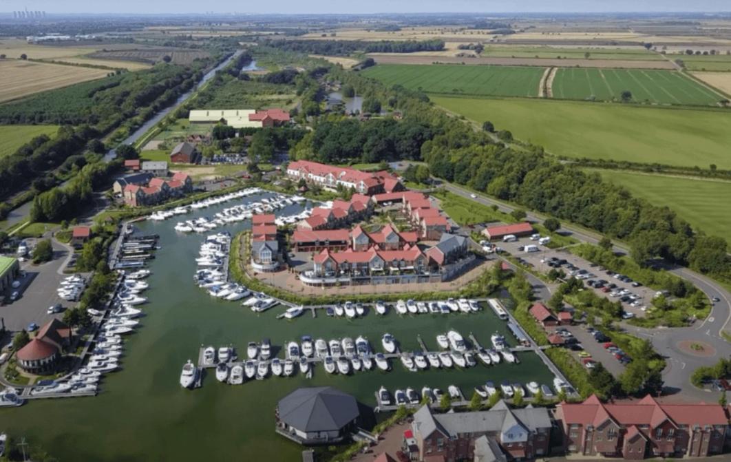 Lincoln Floating Holidays Buitenkant foto